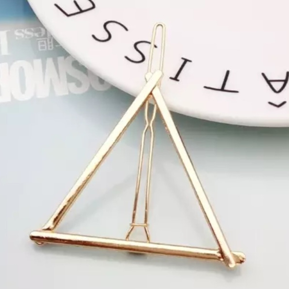 ⚜️[𝟯/$𝟭𝟴]⚜️Gold Triangle Simple Barrette NEW - Picture 2 of 8